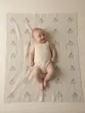 Плед для новорожденных вязаный зайчики молочный - фото 3